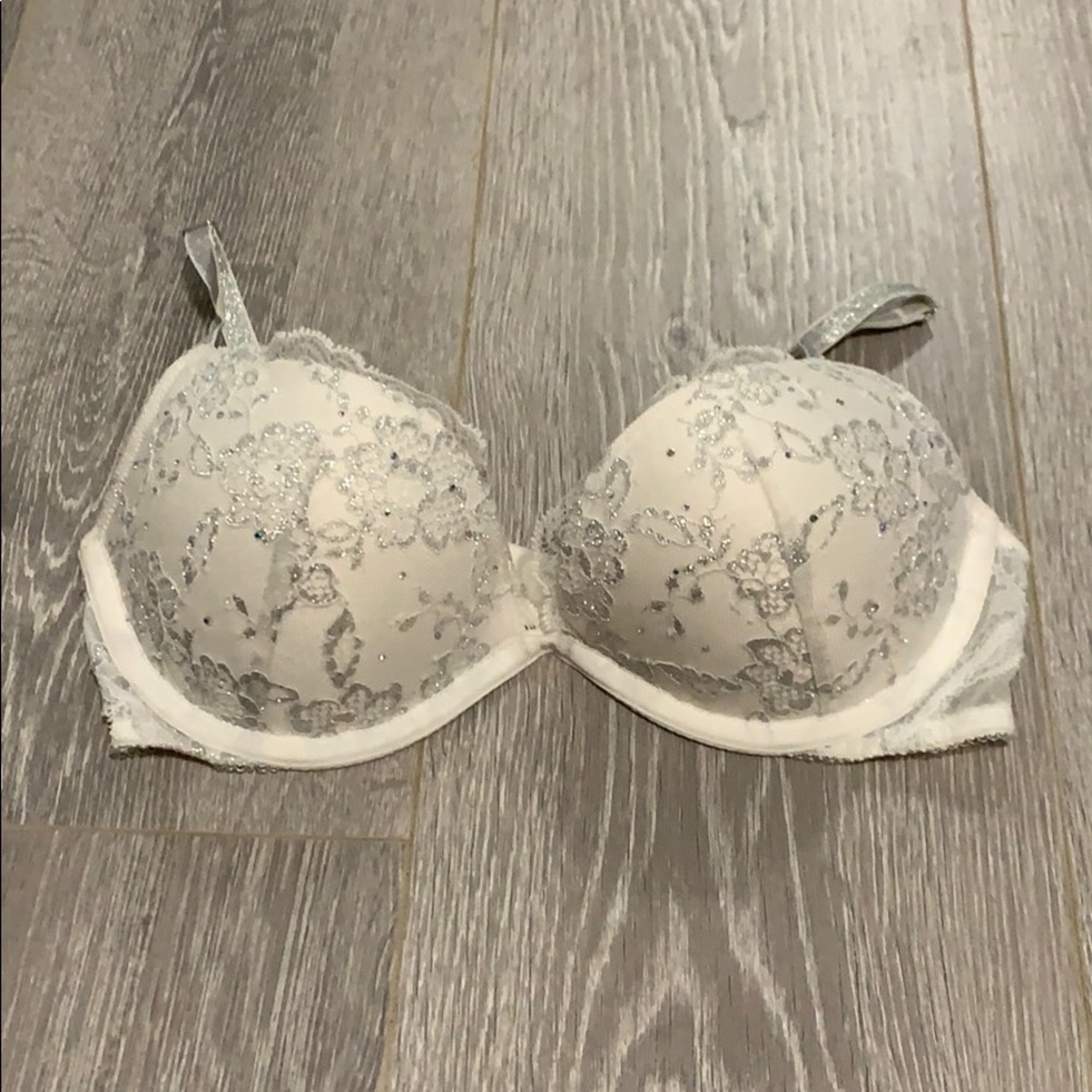VS fashion show bra